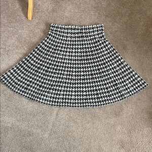 NWT Max Studio heavy Knit Houndstooth Black and White Fuzzy Skater Skirt XS